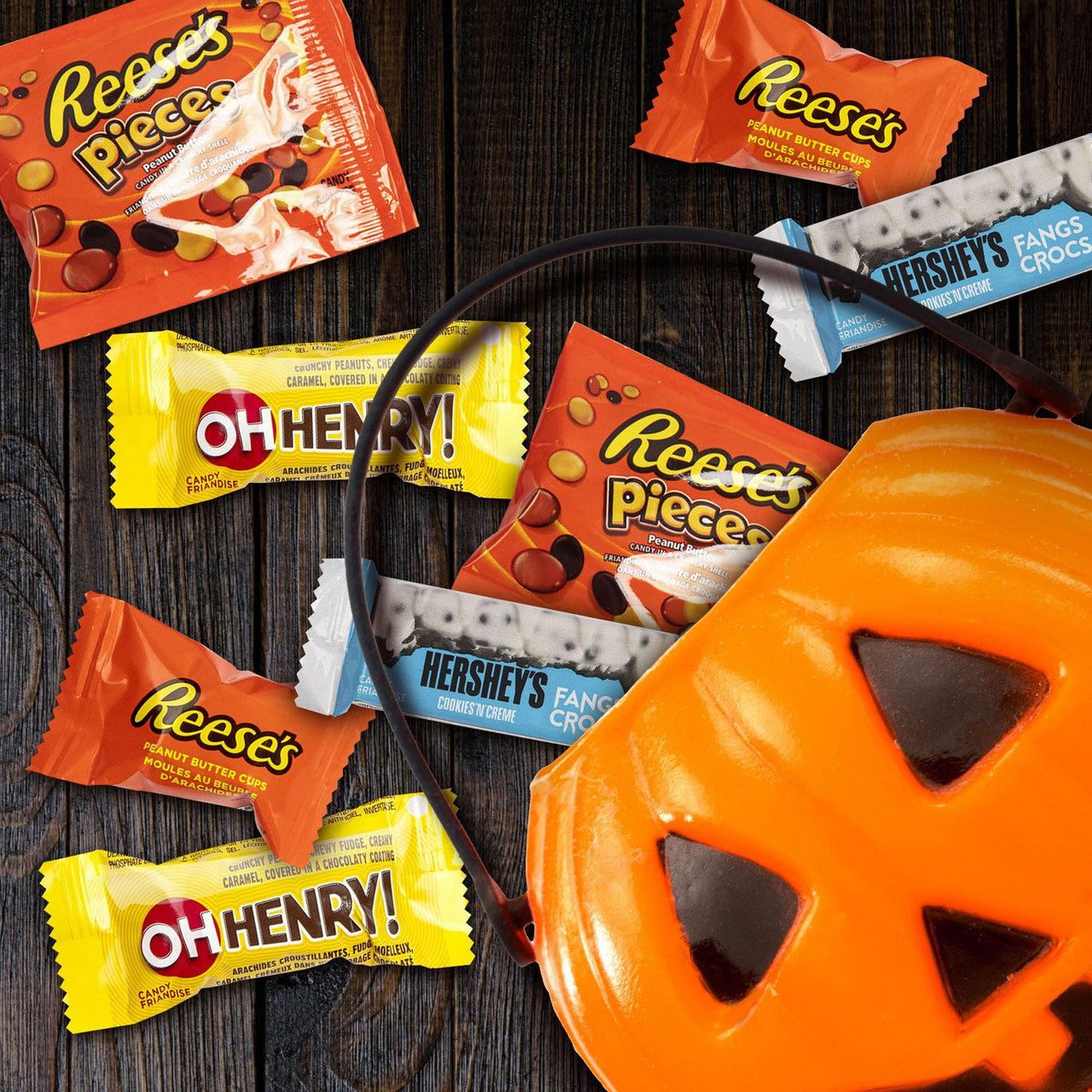 Hershey's Halloween Assorted Chocolate and Candy Value Bag, 50ct., 567g/1.2 lbs., {Imported from Canada}